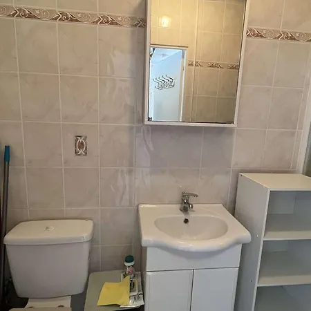 Apartment Abordable Pour 4 Personnes Avec Balcon Pres De La - Fr-1-701-85 *