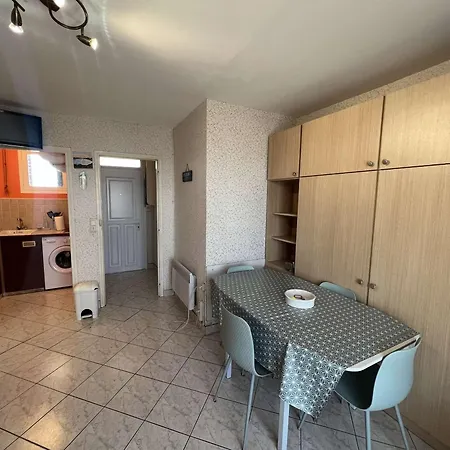 Apartment Abordable Pour 4 Personnes Avec Balcon Pres De La - Fr-1-701-85